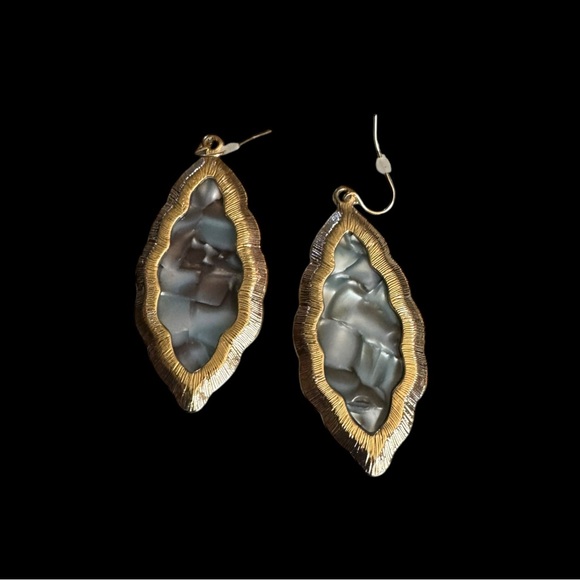 Stunning Marble printed gold Earring 3 inches. - Picture 4 of 12